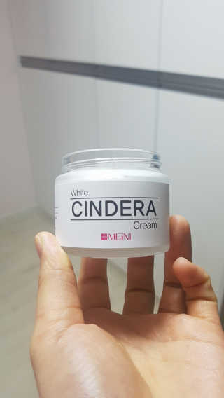 메이니 화이트 신드라 크림 70ml — 4점을 준 리뷰어가 2018년 4월 올린 사용 사진