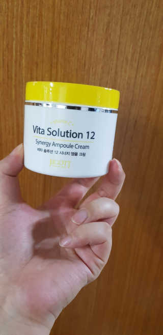 지고트 비타솔루션12 시너지 앰플 크림 100ml — 4점을 준 리뷰어가 2019년 7월 올린 사용 사진