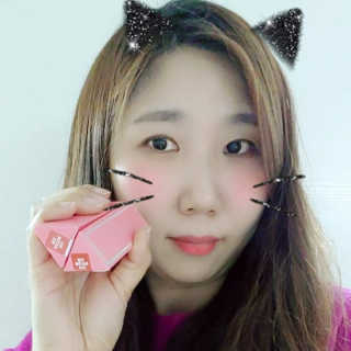 [블랙루즈] 로즈 벨벳 립스틱 택1+랜덤1 — 5점을 준 리뷰어가 2019년 1월 올린 사용 사진