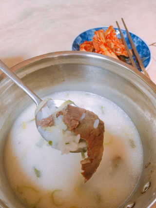 [풀무원] 사골곰탕국밥 황태해장국밥 — 4.17점을 준 리뷰어가 2018년 5월 올린 사용 사진