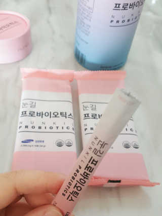 눈길 프로바이오틱스 눈길 콜라겐 프로바이오틱스 — 5점을 준 리뷰어가 2019년 11월 올린 사용 사진