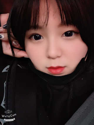 [블랙루즈] 펄블리 아이 글리터 2종 — 4점을 준 리뷰어가 2019년 1월 올린 사용 사진