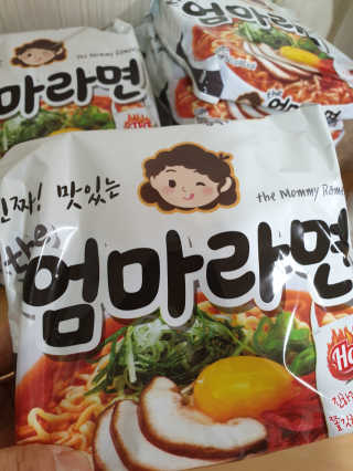 라면 그대로가 제일 맛있는 더엄마라면 — 5점을 준 리뷰어가 2019년 6월 올린 사용 사진