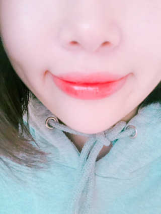 블리스텍스 립 릴리프 크림 립밤, 립 바이브런스 립밤 — 5점을 준 리뷰어가 2018년 11월 올린 사용 사진