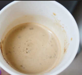 한국맥널티 아이브루 방탄커피 — 2.5점을 준 리뷰어가 2019년 9월 올린 사용 사진