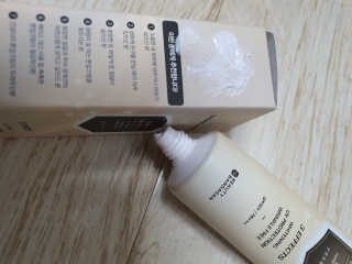 메이메리 쓰리이펙츠 모이스처 톤업크림 50ml — 5점을 준 리뷰어가 2019년 11월 올린 사용 사진