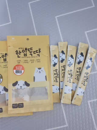 [펫토리아]짜먹는 한입뚝딱 강아지.고양이 마약간식 — 5점을 준 리뷰어가 2019년 7월 올린 사용 사진