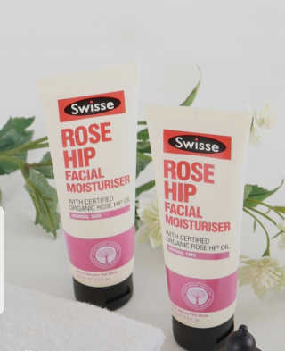 SWISSE 스위스 로즈힙 페이셜 모이스처라이저 로션 — 5점을 준 리뷰어가 2019년 12월 올린 사용 사진