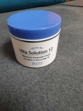 지고트 비타솔루션12 모이스처 앰플 크림 100ml — 5점을 준 리뷰어가 2019년 6월 올린 사용 사진