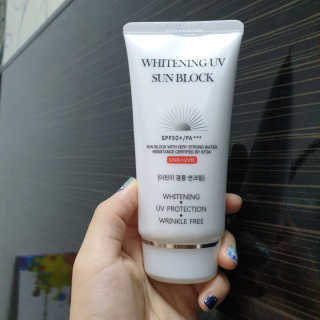 지고트 화이트닝 유브이 썬블럭 크림 70ml,1+1 — 5점을 준 리뷰어가 2019년 8월 올린 사용 사진
