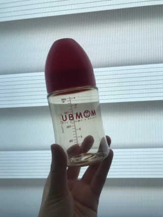 유비맘 PPSU 젖병 노꼭지_200ml_컬러 랜덤 발송 — 5점을 준 리뷰어가 2020년 1월 올린 사용 사진