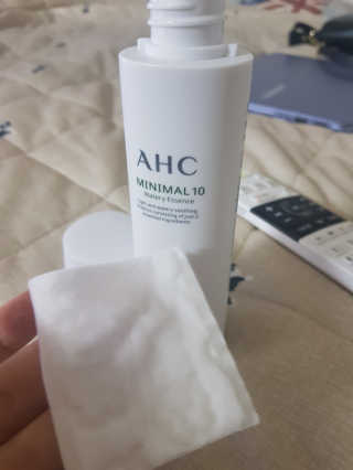 AHC 에이 에이치 씨 미니멀 10 워터리 에센스 — 4점을 준 리뷰어가 2018년 12월 올린 사용 사진