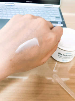 지고트 비타솔루션12 모이스처 앰플 크림 100ml — 3.5점을 준 리뷰어가 2019년 6월 올린 사용 사진