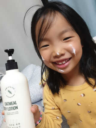 (주)에네스티 내추럴 촉촉  오트밀 바디로션 500ml — 5점을 준 리뷰어가 2019년 11월 올린 사용 사진