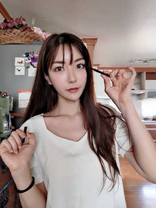 우드버리 1.5mm 스키니 젤 아이라이너 — 5점을 준 리뷰어가 2019년 5월 올린 사용 사진