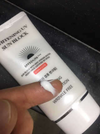 지고트 화이트닝 유브이 썬블럭 크림 70ml,1+1 — 5점을 준 리뷰어가 2019년 7월 올린 사용 사진