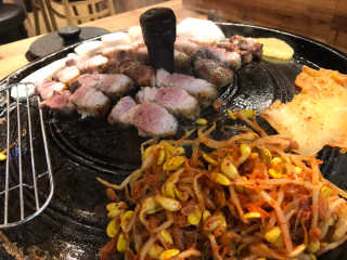 [화덕고깃간 마곡발산점] 화덕삼겹살2인분 — 4점을 준 리뷰어가 2019년 4월 올린 사용 사진