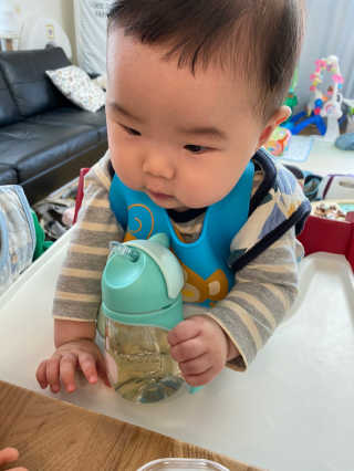 유비맘 트라이탄 코니빨대컵_컬러 랜덤 발송 — 5점을 준 리뷰어가 2020년 1월 올린 사용 사진