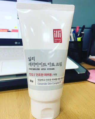일리윤 세라마이드 아토 집중 크림 — 4.67점을 준 리뷰어가 2017년 10월 올린 사용 사진