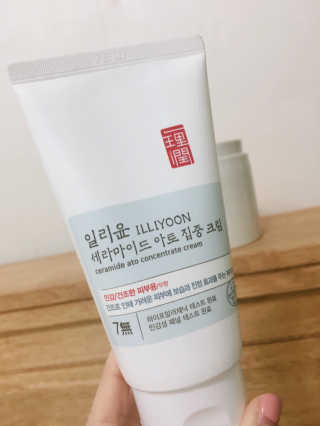 일리윤 세라마이드 아토 집중 크림 — 4.83점을 준 리뷰어가 2017년 10월 올린 사용 사진