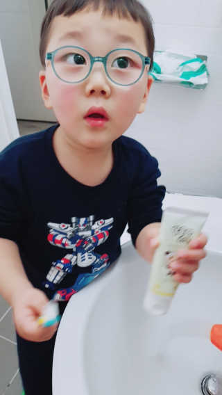 달곰이 어린이 치약+어린이 칫솔 SET — 5점을 준 리뷰어가 2018년 1월 올린 사용 사진