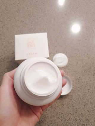 스카이밀크 SKYMILK 당나귀밀크 크림 — 5점을 준 리뷰어가 2019년 12월 올린 사용 사진