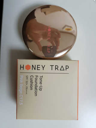 Honey Trap 톤 업 파운데이션 쿠션(W22.5,C17.5) — 4.33점을 준 리뷰어가 2018년 2월 올린 사용 사진