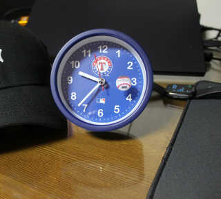 MLB WATCH n LEISURE MLB 아날로그 디자인 탁상시계 8종 — 5점을 준 리뷰어가 2019년 12월 올린 사용 사진