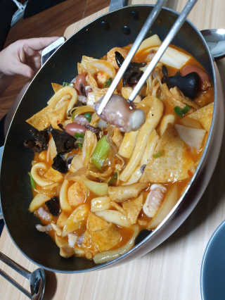 땡땡쿡 쓰촨 마라 낙지 국물 떡볶이 2인분 875g — 1점을 준 리뷰어가 2019년 10월 올린 사용 사진