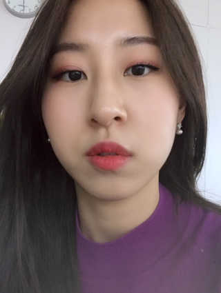 [블랙루즈] 로즈 벨벳 립스틱 택1+랜덤1 — 5점을 준 리뷰어가 2019년 1월 올린 사용 사진