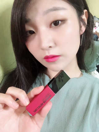 우드버리 울트라에이치디 스무디벨벳틴트 — 4.83점을 준 리뷰어가 2018년 6월 올린 사용 사진