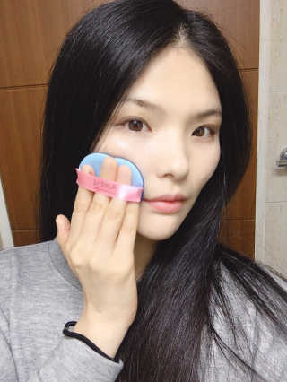 아미니 아쿠아 프로텍터 선쿠션 — 5점을 준 리뷰어가 2019년 3월 올린 사용 사진