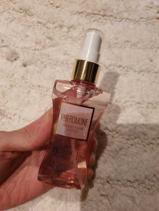 레드컨테이너 페로몬향 퍼퓸 바디미스트 80ml — 5점을 준 리뷰어가 2020년 3월 올린 사용 사진