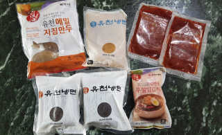 유천냉면 유천 비빔냉면 2인분+메밀지짐만두 280g — 5점을 준 리뷰어가 2018년 6월 올린 사용 사진