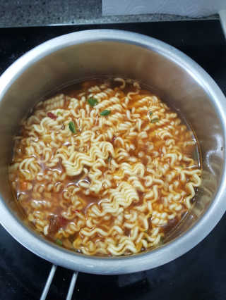 라면 그대로가 제일 맛있는 더엄마라면 — 4점을 준 리뷰어가 2019년 6월 올린 사용 사진