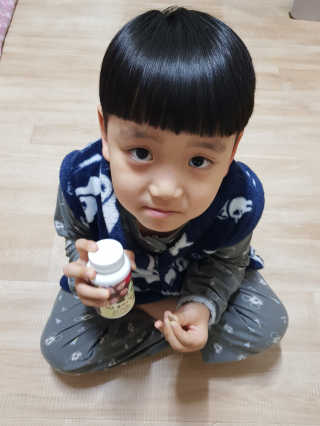 비타맘 키즈플러스업 성장기 어린이 멀티비타민미네랄 120정 — 4점을 준 리뷰어가 2020년 2월 올린 사용 사진