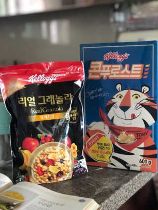 켈로그 콘프로스트,리얼 그래놀라 오리지널 — 5점을 준 리뷰어가 2019년 8월 올린 사용 사진
