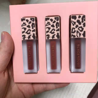 [블랙루즈] 에어 핏 벨벳 미니 키트4 — 5점을 준 리뷰어가 2019년 11월 올린 사용 사진