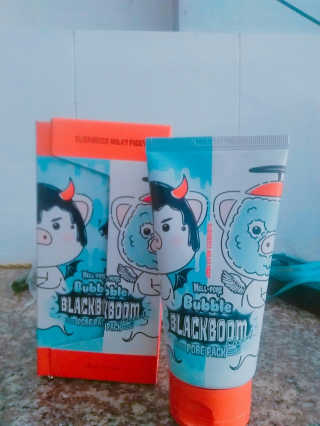 엘리자베카 헬포어 버블 블랙붐 차콜 포어팩 — 4.5점을 준 리뷰어가 2019년 3월 올린 사용 사진