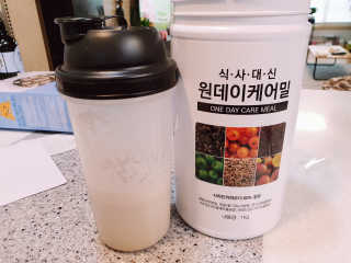 (주)이스터비엔에프 식사대용선식 원데이케어밀 1KG 대용량 — 4.67점을 준 리뷰어가 2019년 1월 올린 사용 사진