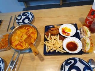 잠실맛집,홍코너떡볶이가우리집에[옛날맛,짜장맛옵션] — 5점을 준 리뷰어가 2019년 12월 올린 사용 사진