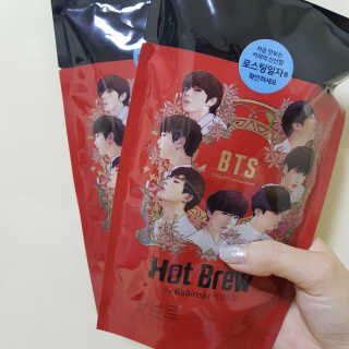 한국야쿠르트 핫브루 콜드브루 BTS 일러스트 — 5점을 준 리뷰어가 2018년 10월 올린 사용 사진