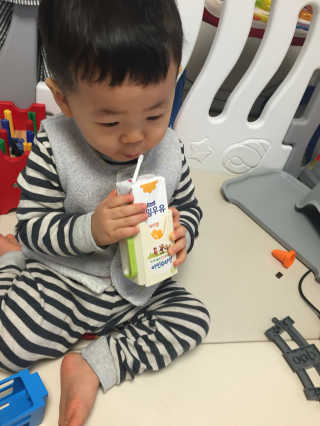 매일우유 멸균 매일우유 저지방 2프로 멸균 핑크퐁 에디션 6입 — 4점을 준 리뷰어가 2018년 1월 올린 사용 사진