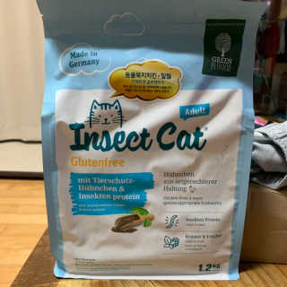 그린펫푸드 인섹트캣 글루텐프리（1.2KG） — 3점을 준 리뷰어가 2019년 9월 올린 사용 사진