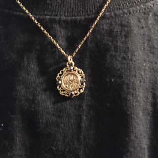 쥬얼카운티 92.5 Silver Byzantine Coin Pendant Necklace — 1점을 준 리뷰어가 2018년 12월 올린 사용 사진