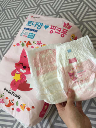 LG생활건강 토디앙 핑크퐁 팬티형 기저귀 — 5점을 준 리뷰어가 2017년 4월 올린 사용 사진