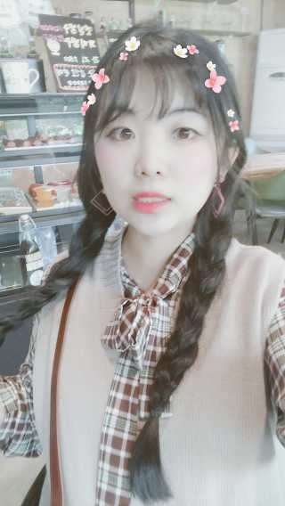 터치인솔 프리티필터 쉬폰 벨벳 립틴트 — 4.17점을 준 리뷰어가 2018년 10월 올린 사용 사진
