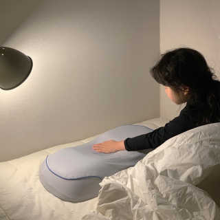 아임슬리핑 프리넥 참편한 메모리폼 경추베개 — 5점을 준 리뷰어가 2020년 1월 올린 사용 사진