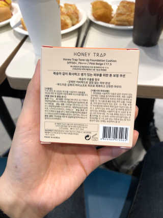 Honey Trap 톤 업 파운데이션 쿠션(W22.5,C17.5) — 3.67점을 준 리뷰어가 2018년 3월 올린 사용 사진