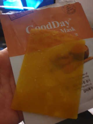 GoodDay Skincare GoodDay 강황 마스크 — 2점을 준 리뷰어가 2020년 2월 올린 사용 사진